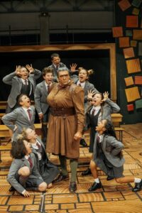 Luca-Ward-Trinciabue-e-cast-teen-200x300 Matilda, il musical: per la prima volta in scena in Italia