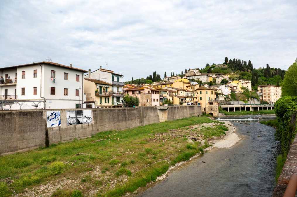 Opere-Lungo-Pesa-Anna-Capolupo-Rapacissime-2024-e-Alessandro-Scarabello-Opera-Nigra-2024 Cantieri Montelupo di Christian Caliandro. Opening 17 maggio