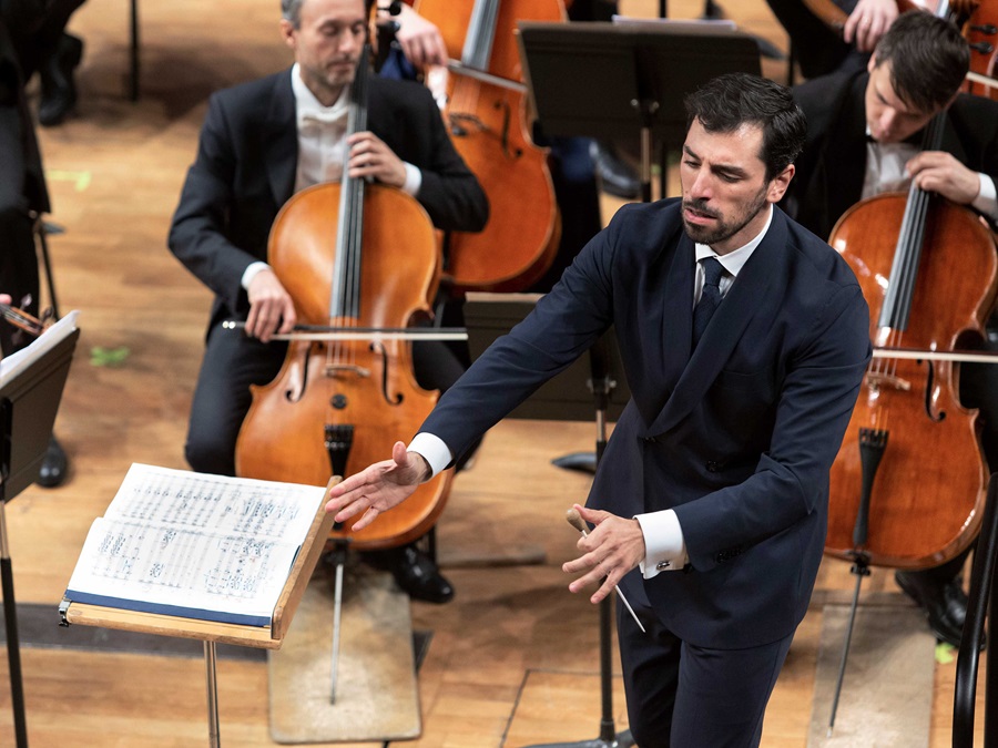 Vincenzo-Milletari-dirige-l_Orchestra-Sinfonica-di-Milano-foto-Angelica-Concari_20 Giacomo Puccini, 100 anni: all’Auditorium di Milano Suor Angelica