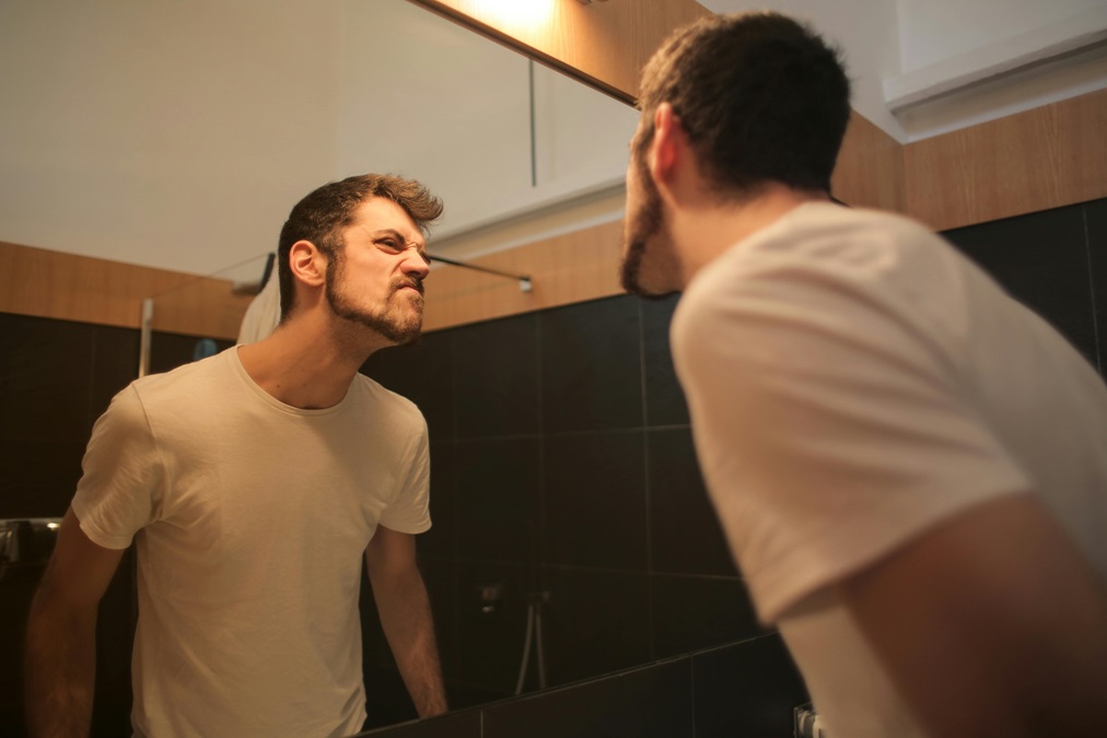 luomo-e-lo-specchio Benessere maschile: l'uomo e lo specchio