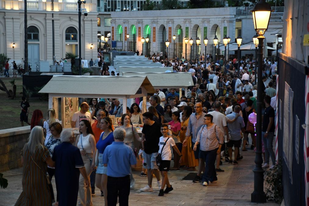 Lungomare-di-libri-edizioni-passate-3 Il Salone del Libro a Bari con "Lungomare di libri" dal 5 al 7 luglio