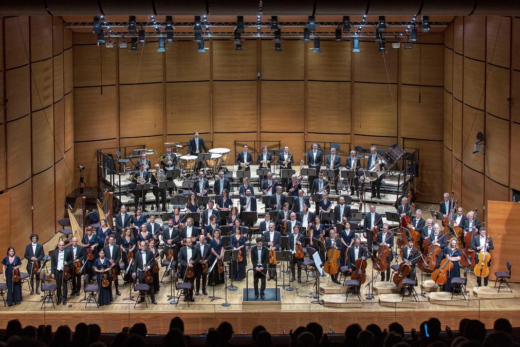 Tjeknavorian-dirige-l_Orchestra-Sinfonica-di-Milano-in-Amore-in-musica-foto-Angelica-Concari_20-1 Orchestra Sinfonica, Emmanuel Tjeknavorian alla Scala